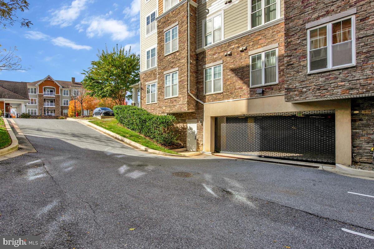 11 CLAY LODGE LANE 204