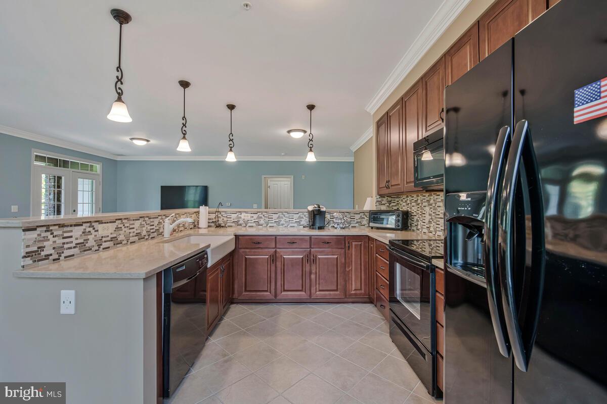 11 CLAY LODGE LANE 204