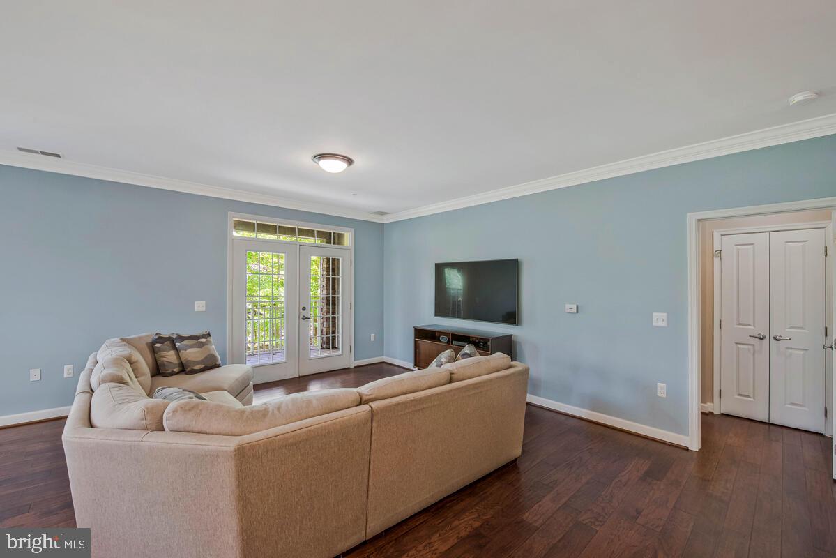 11 CLAY LODGE LANE 204