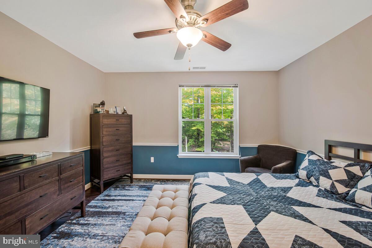 11 CLAY LODGE LANE 204