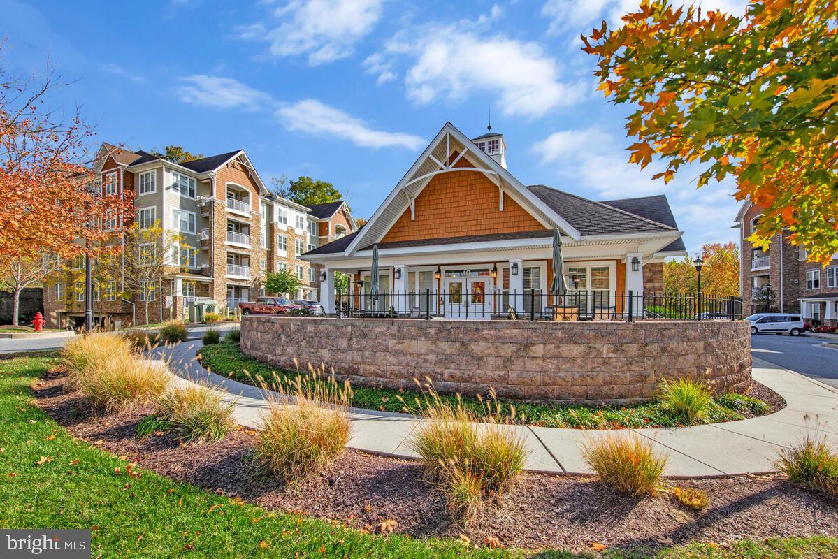 11 CLAY LODGE LANE 204