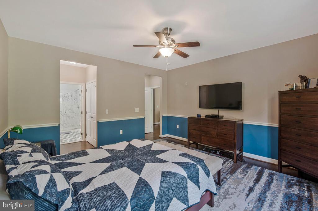 11 CLAY LODGE LANE 204