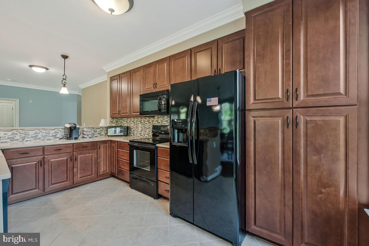 11 CLAY LODGE LANE 204