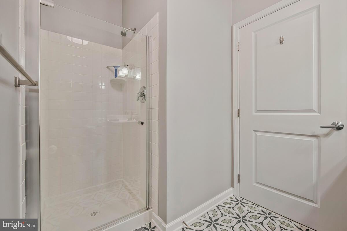 11 CLAY LODGE LANE 204