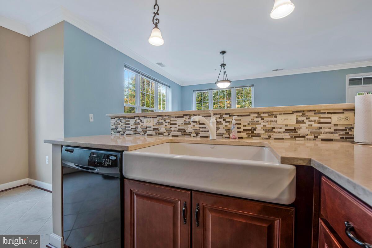 11 CLAY LODGE LANE 204