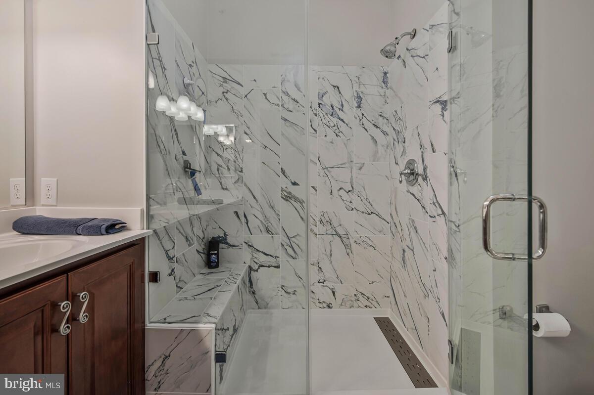 11 CLAY LODGE LANE 204