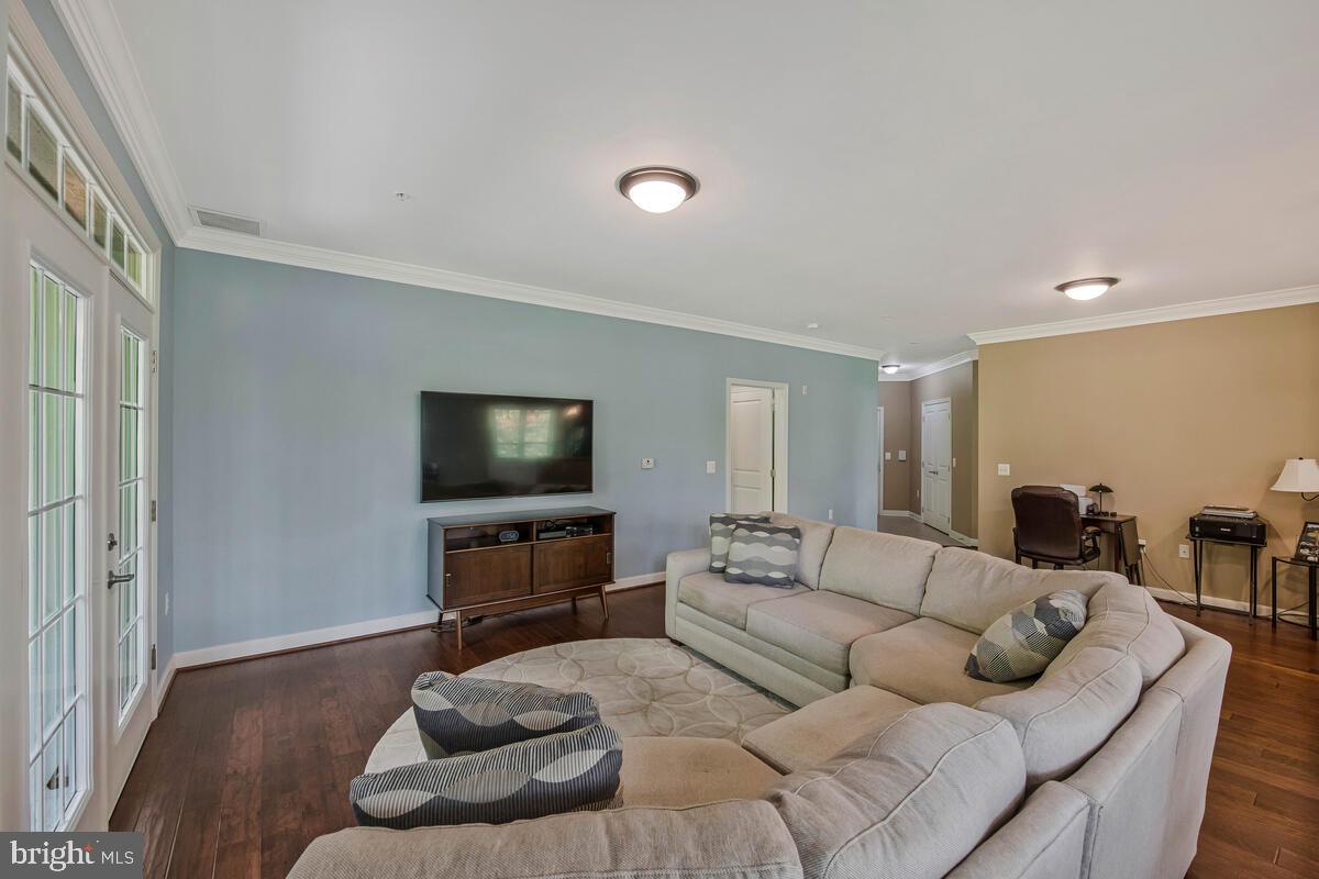 11 CLAY LODGE LANE 204