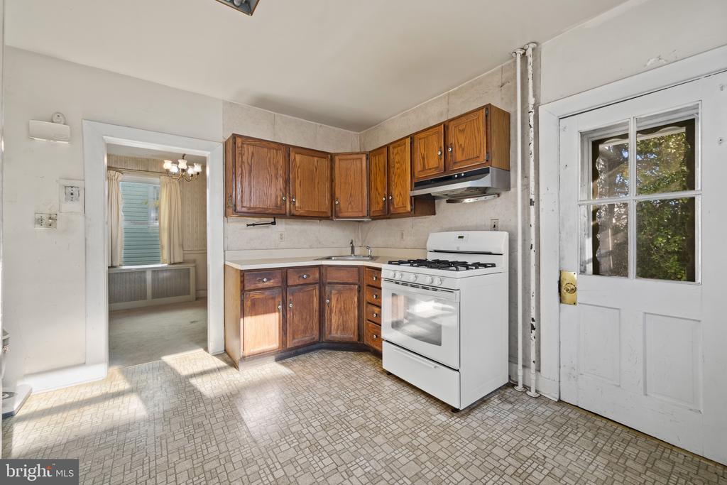 27 GLENWOOD AVENUE