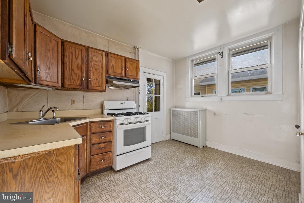 27 GLENWOOD AVENUE
