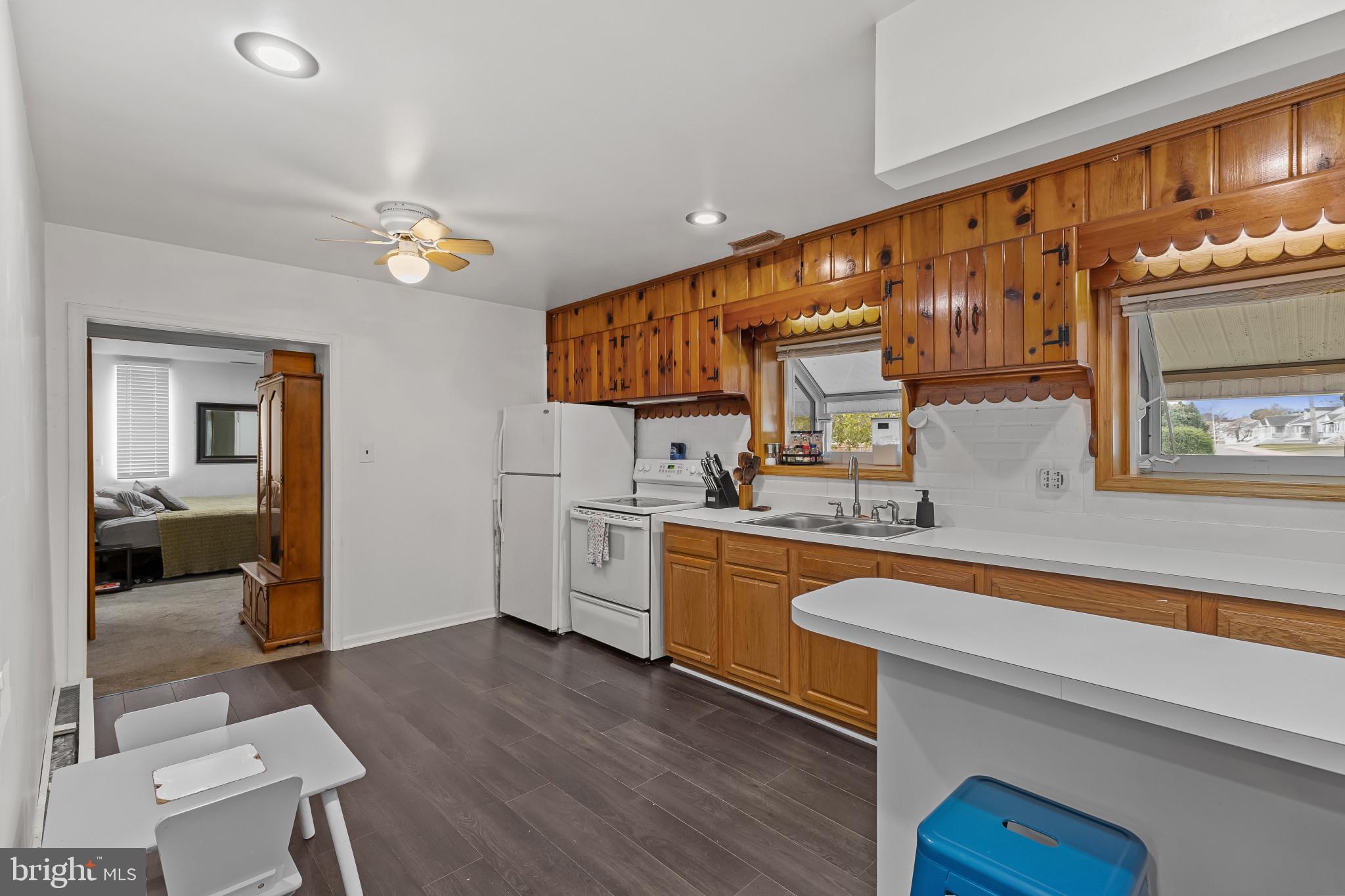 6913 RIVER DRIVE ROAD