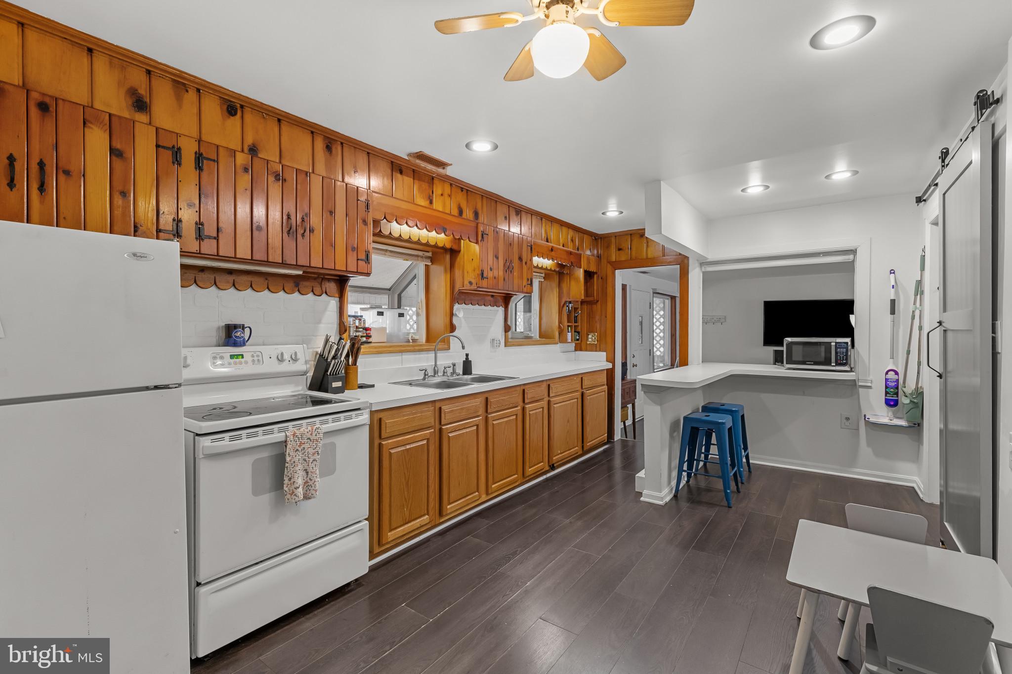 6913 RIVER DRIVE ROAD