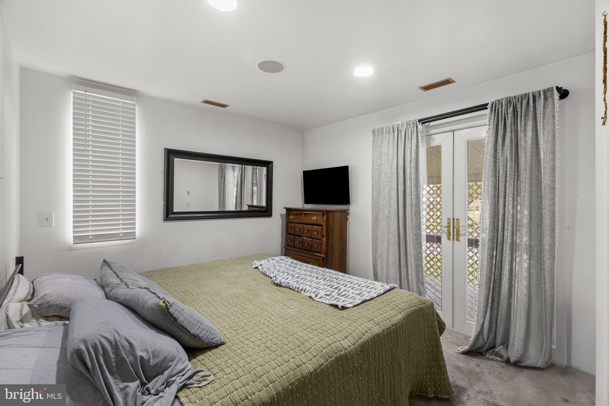 6913 RIVER DRIVE ROAD