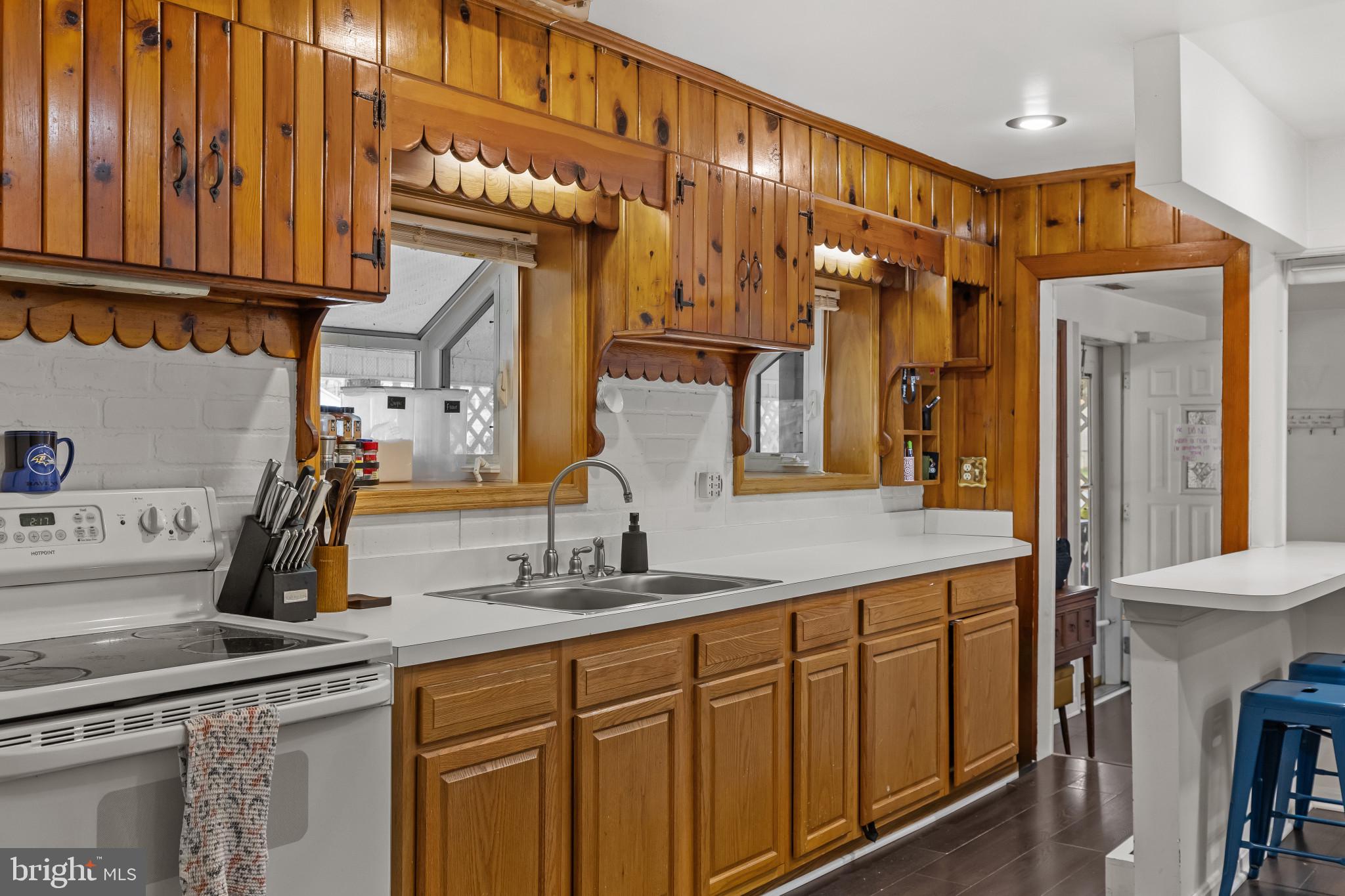 6913 RIVER DRIVE ROAD