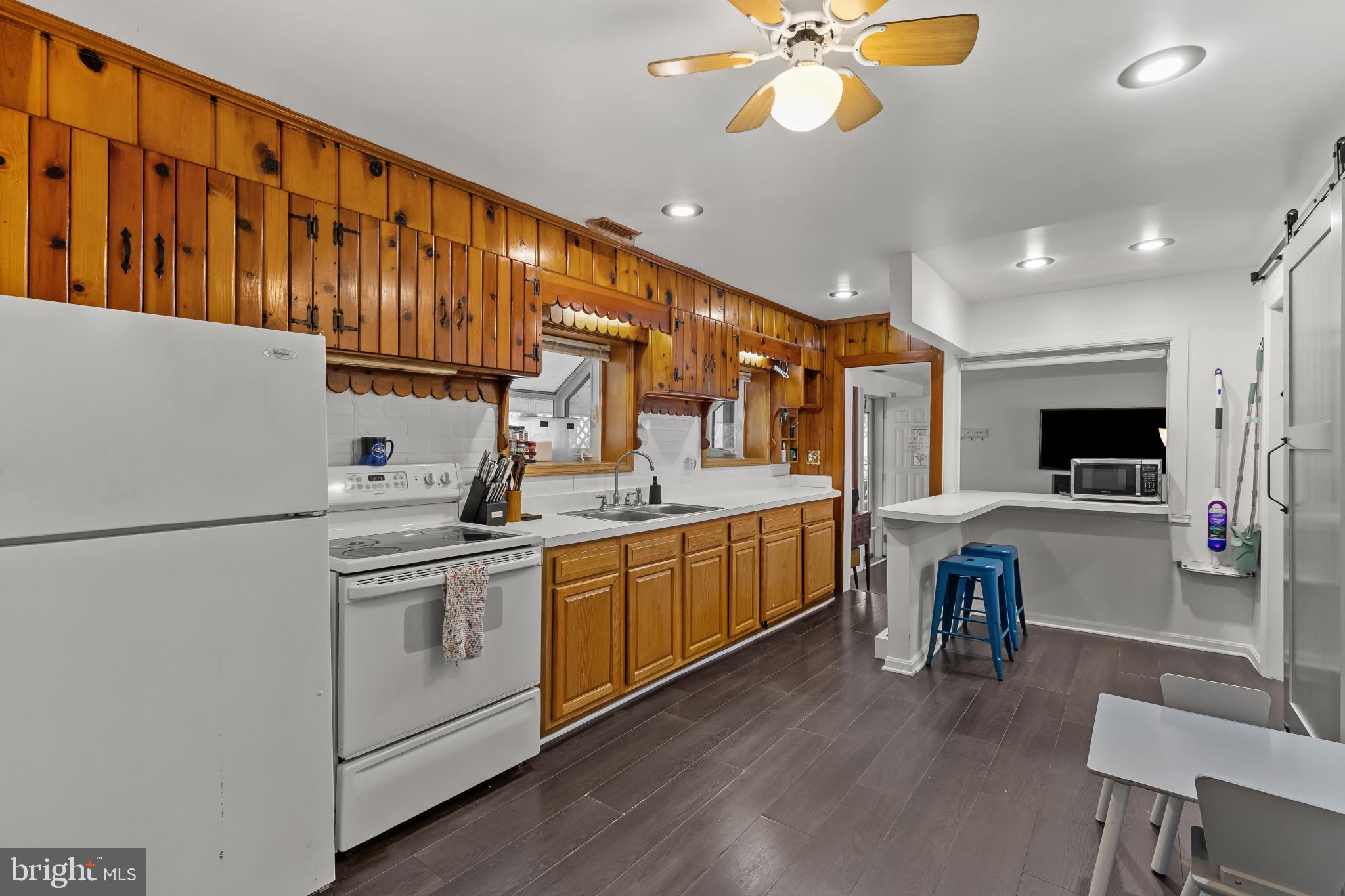 6913 RIVER DRIVE ROAD