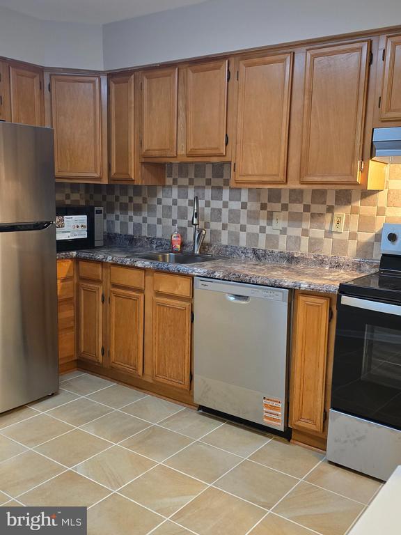 1100 LISADALE CIRCLE 1A