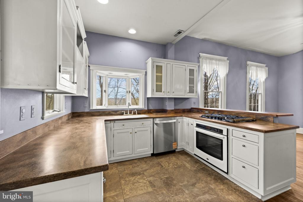 1704 FORSYTHIA LANE