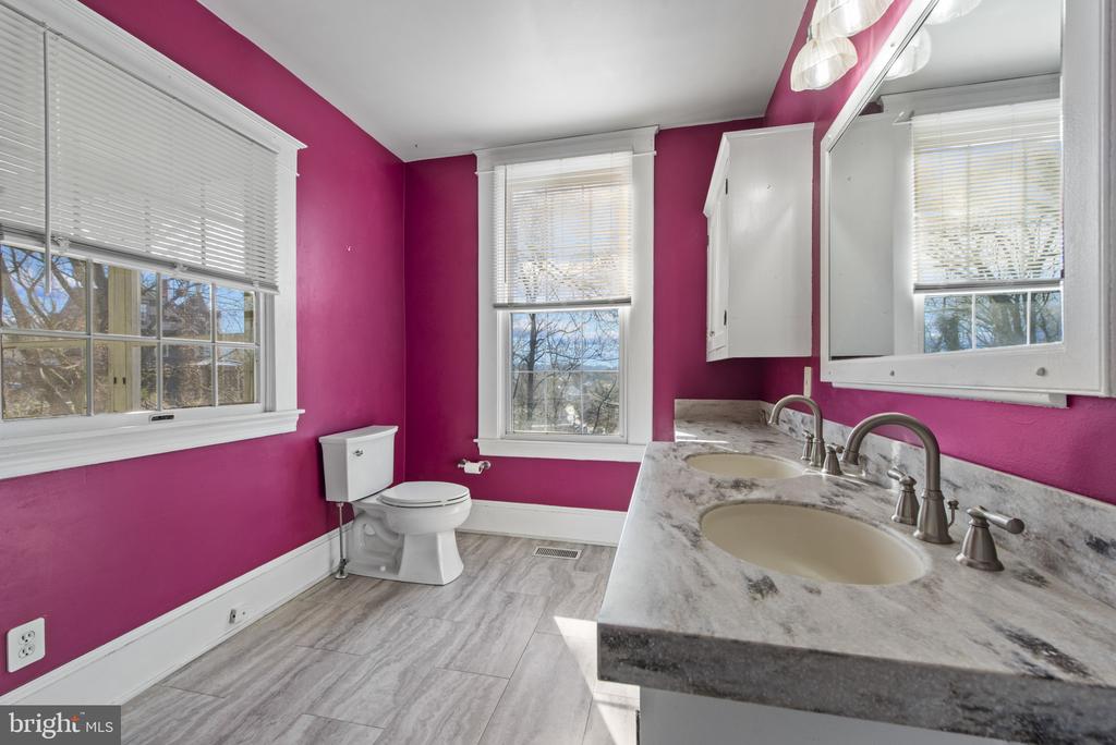 1704 FORSYTHIA LANE