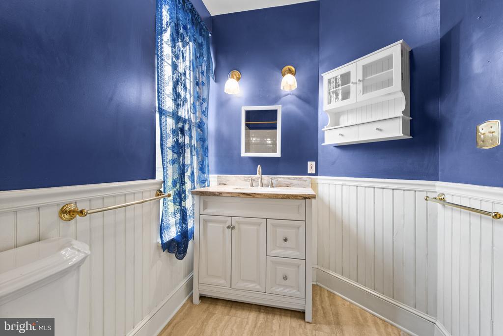 1704 FORSYTHIA LANE