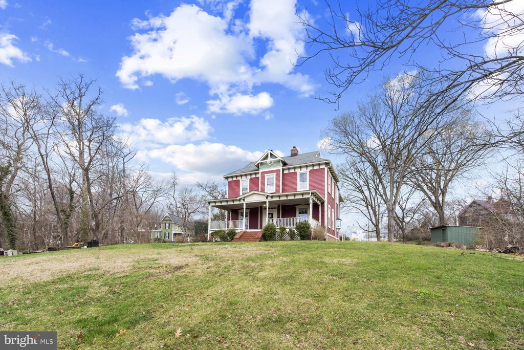 1704 FORSYTHIA LANE