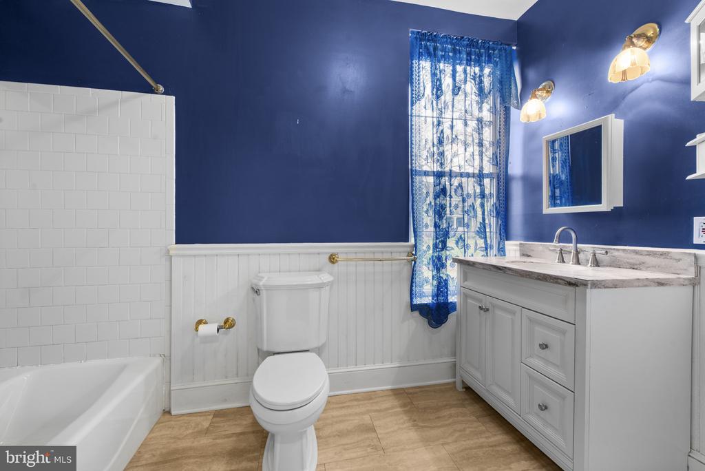 1704 FORSYTHIA LANE
