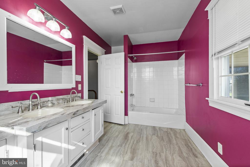 1704 FORSYTHIA LANE