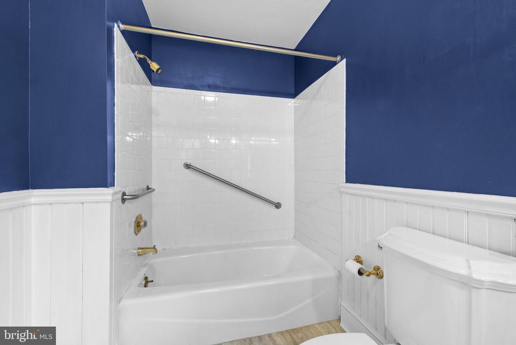 1704 FORSYTHIA LANE