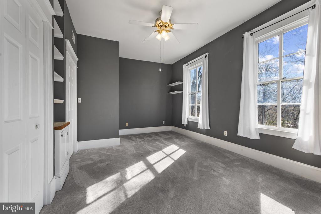 1704 FORSYTHIA LANE