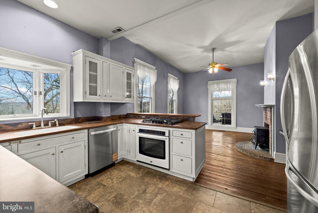1704 FORSYTHIA LANE