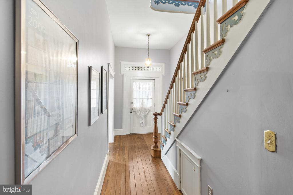 1704 FORSYTHIA LANE