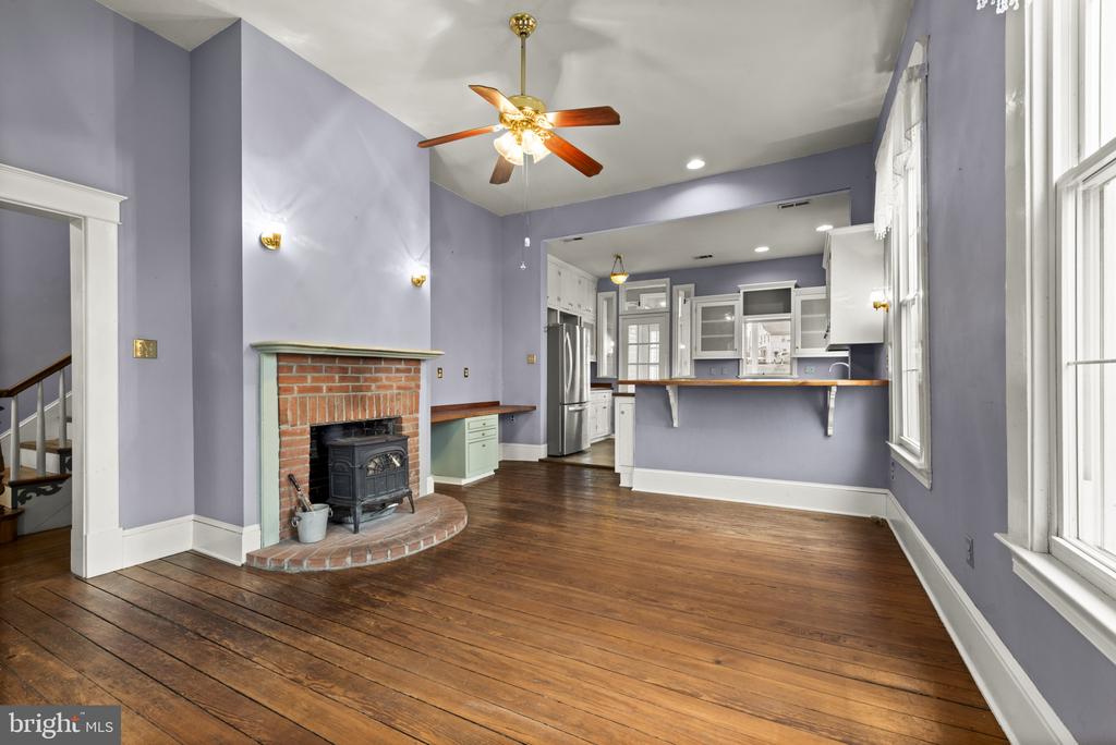1704 FORSYTHIA LANE