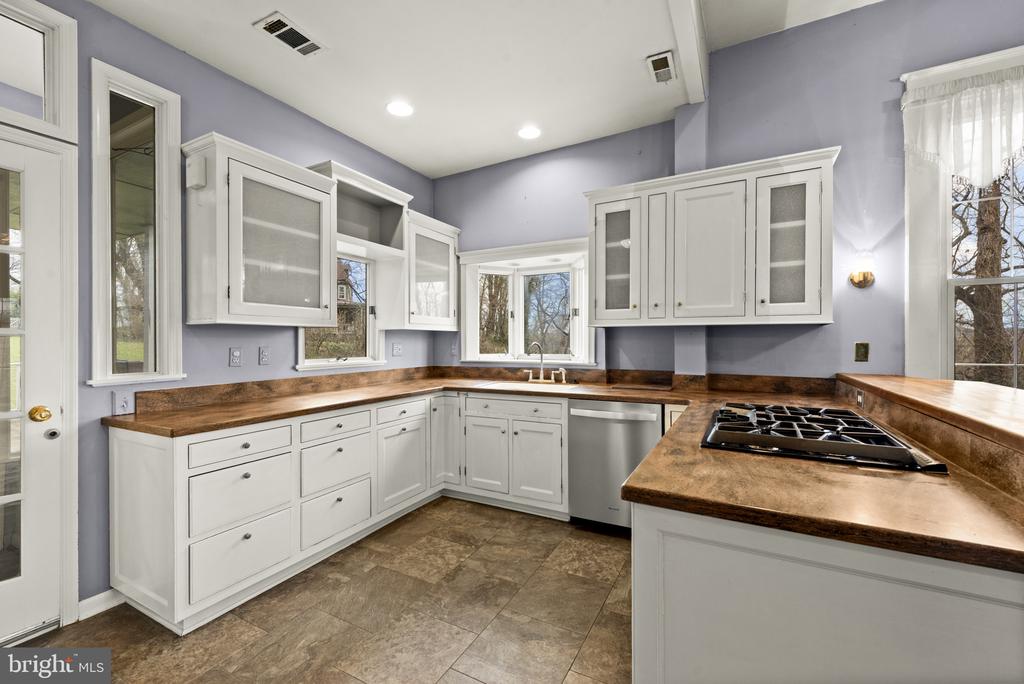 1704 FORSYTHIA LANE