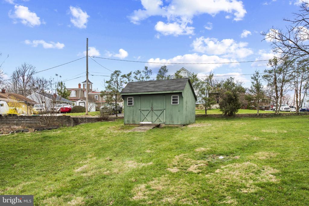 1704 FORSYTHIA LANE