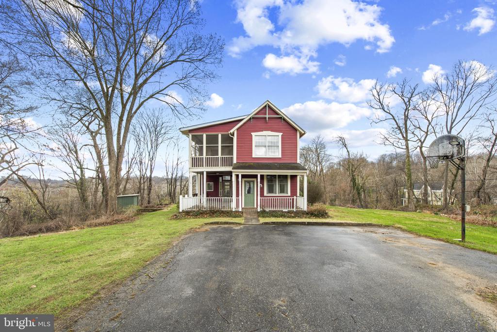 1704 FORSYTHIA LANE