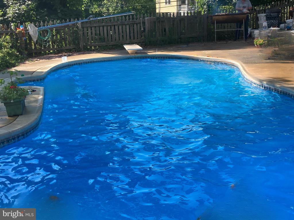 1704 FORSYTHIA LANE