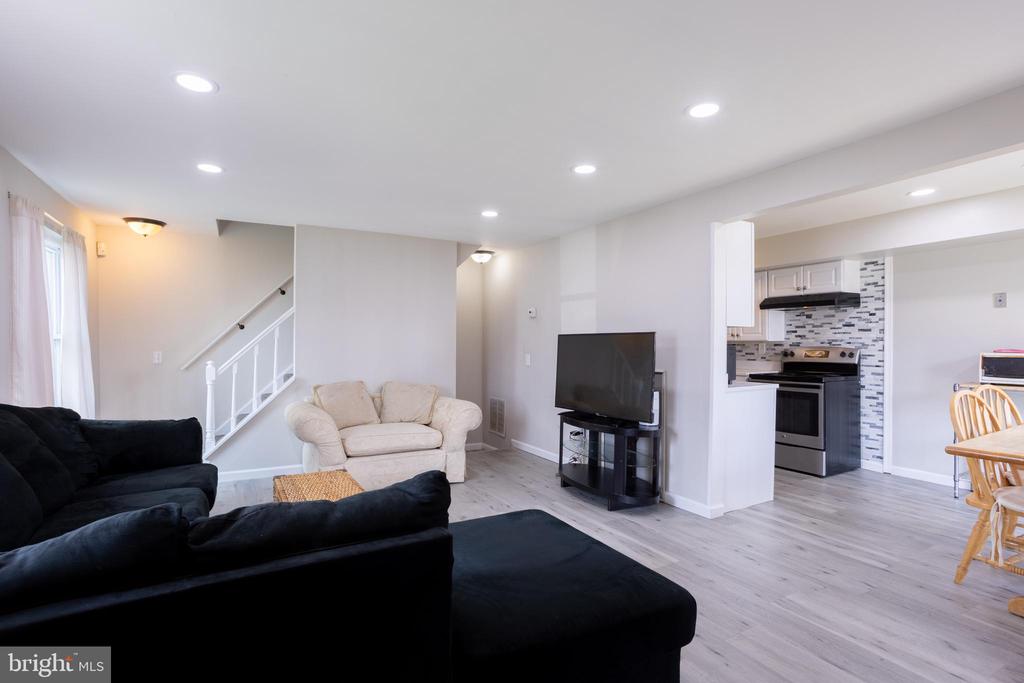 32 COLISTON ROAD B