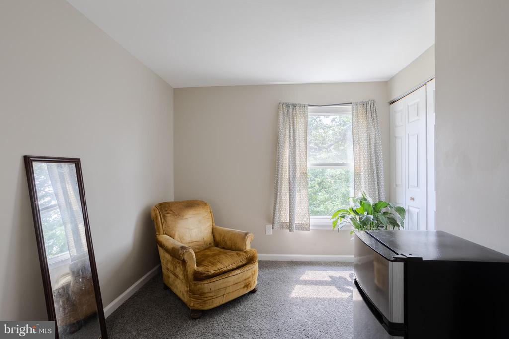 32 COLISTON ROAD B