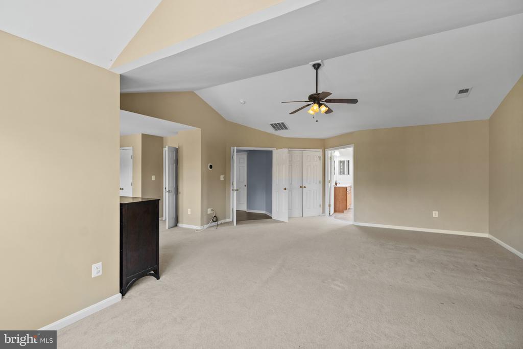 5021 AUTUMN GLOW WAY