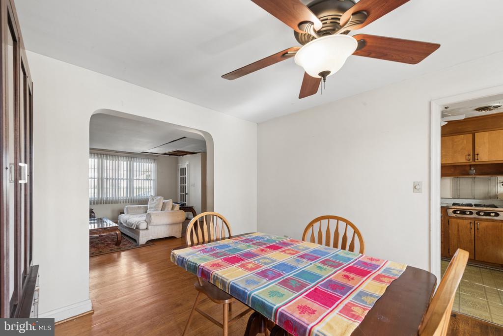 1545 DOXBURY ROAD