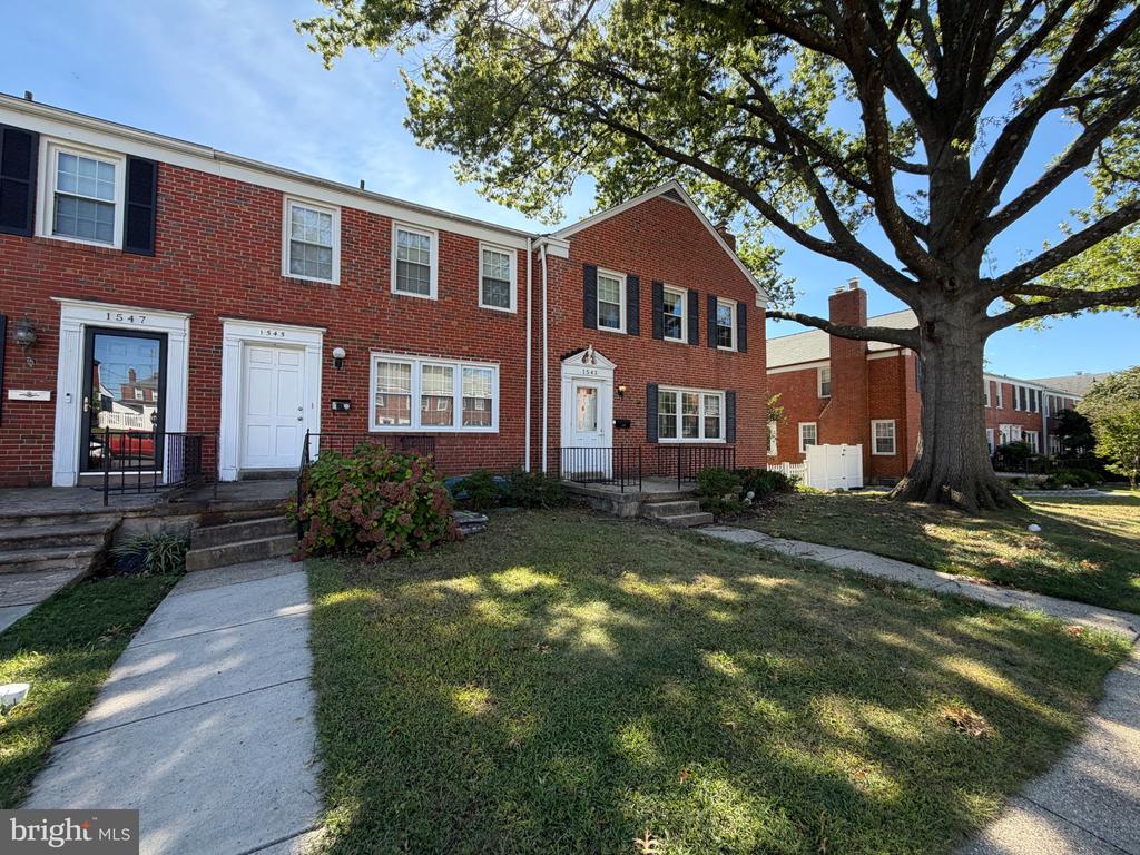 1545 DOXBURY ROAD