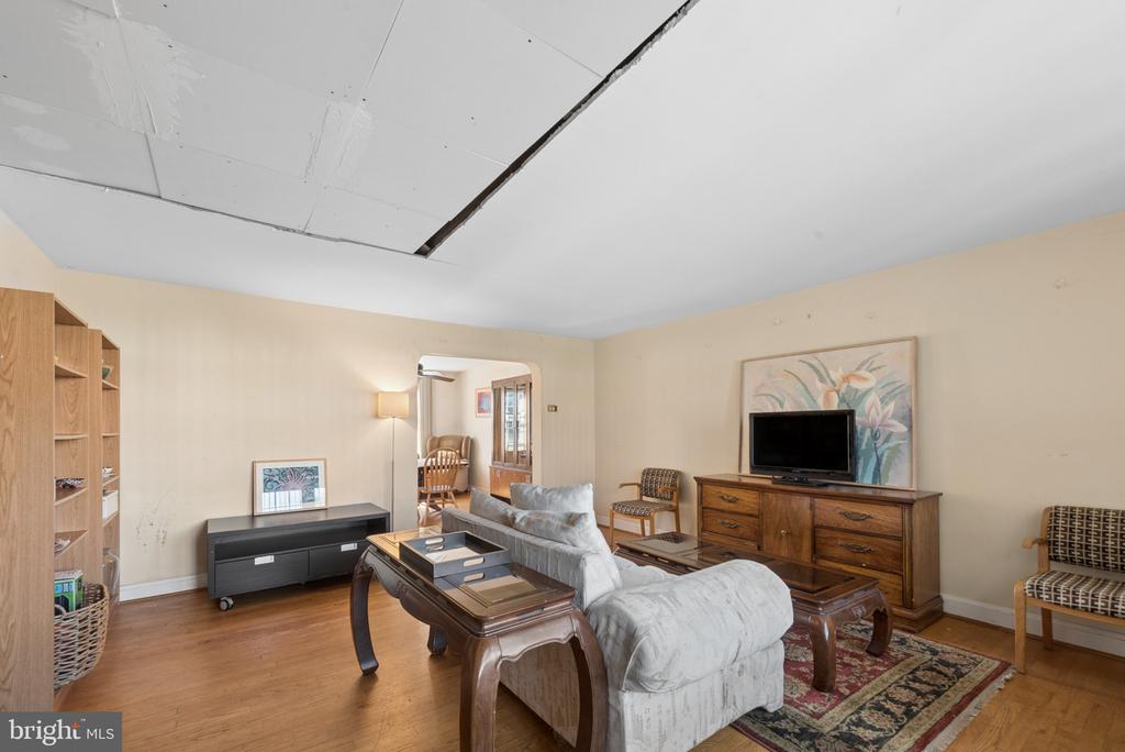 1545 DOXBURY ROAD