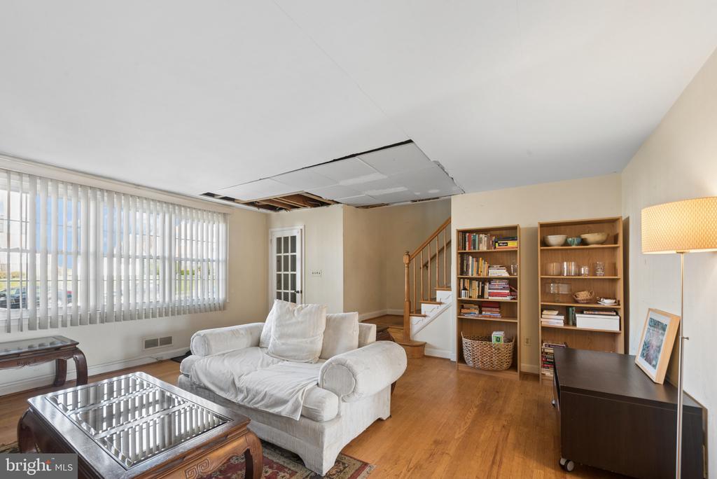 1545 DOXBURY ROAD