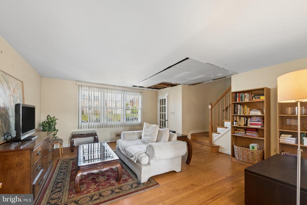 1545 DOXBURY ROAD