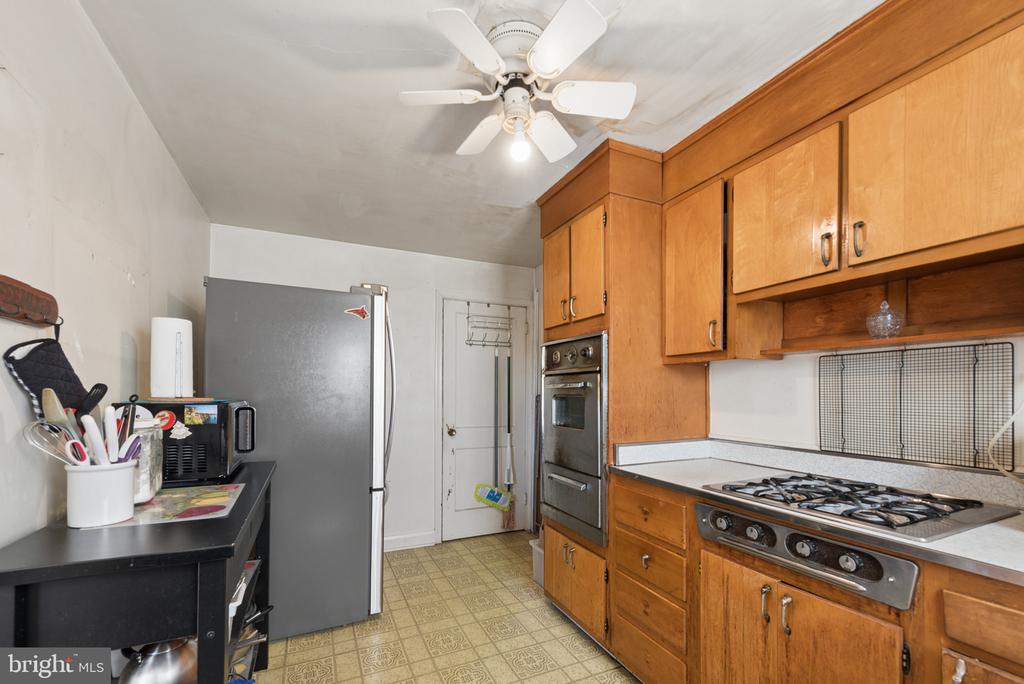 1545 DOXBURY ROAD