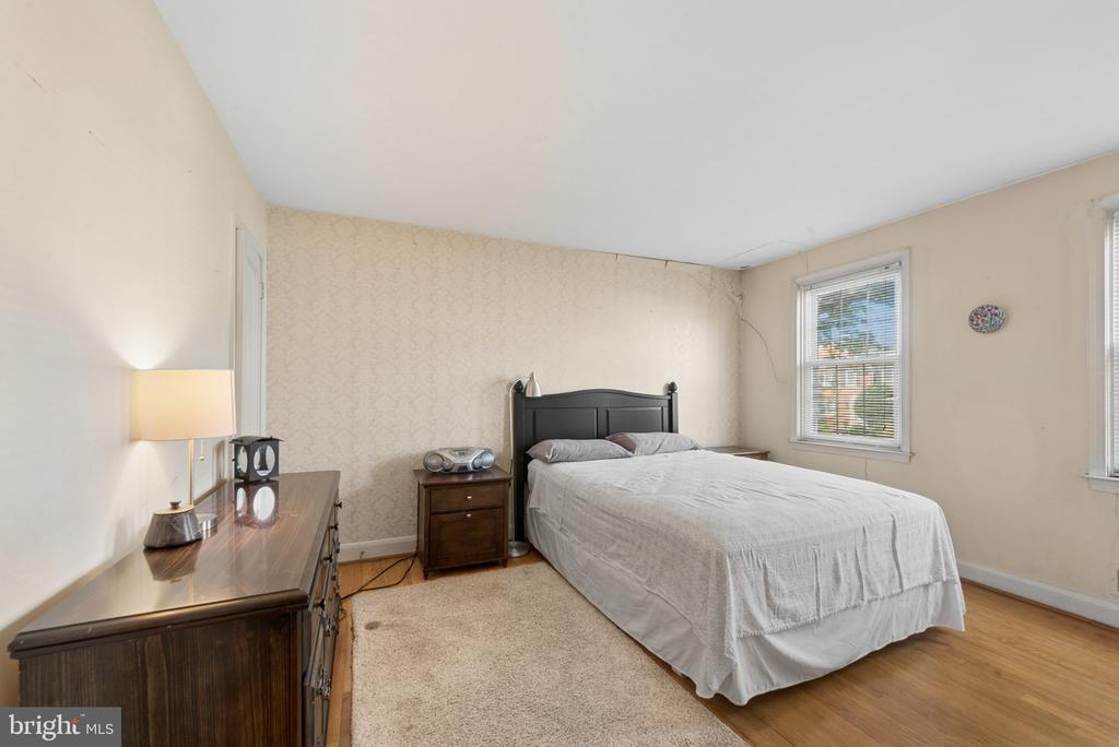 1545 DOXBURY ROAD