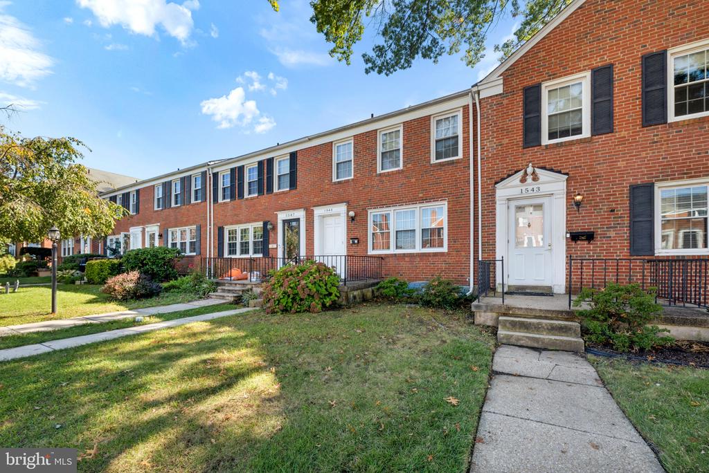 1545 DOXBURY ROAD