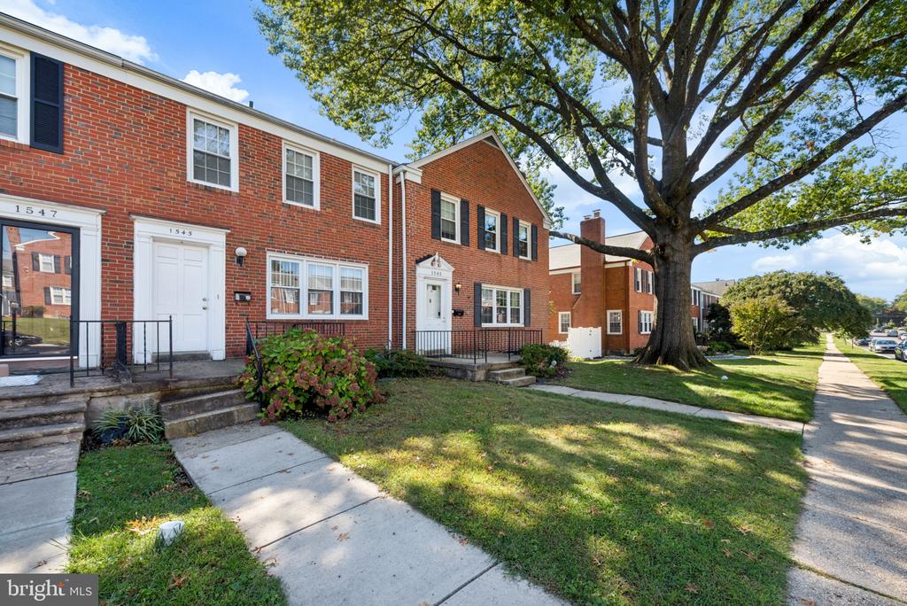 1545 DOXBURY ROAD