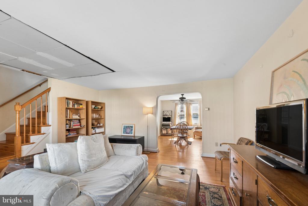 1545 DOXBURY ROAD