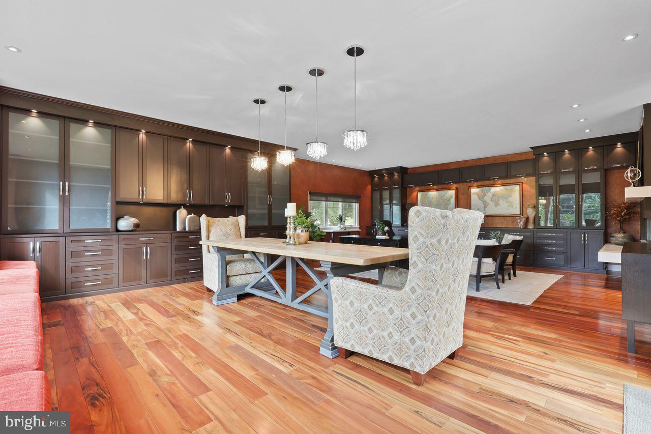 5996 CALVERT WAY