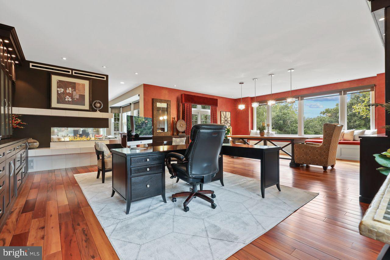 5996 CALVERT WAY