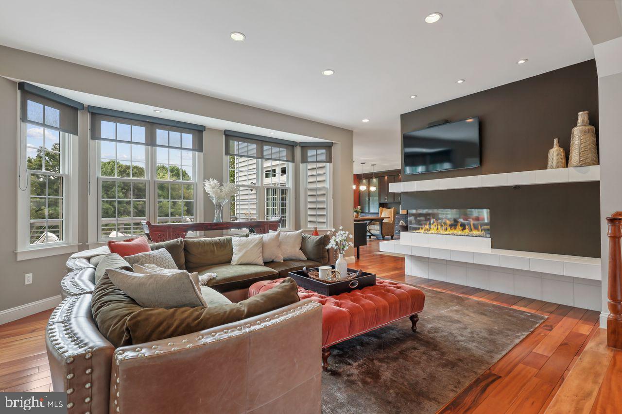 5996 CALVERT WAY